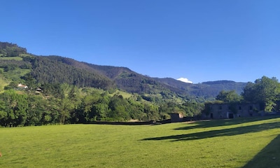 Empieza la fiesta en Arroes, Peón y Candanal, Pueblo Ejemplar de Asturias