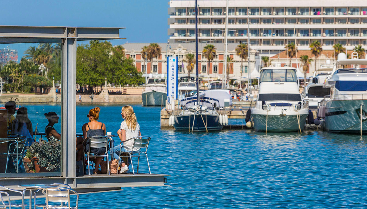 La ruta del tapeo por Alicante tiene vistas al mar