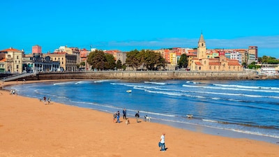 ¿Viajas con tu perro? Gijón es una de las mejores ciudades para ir con tu mascota