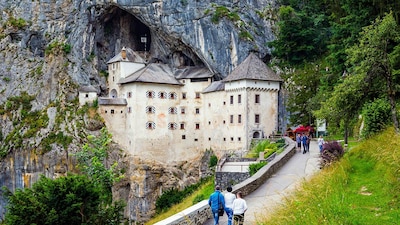 Predjama, el castillo más grande del mundo dentro de una cueva