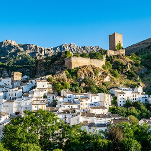 Los pueblos más bonitos de Jaén tienen castillo y un mar de olivos alrededor