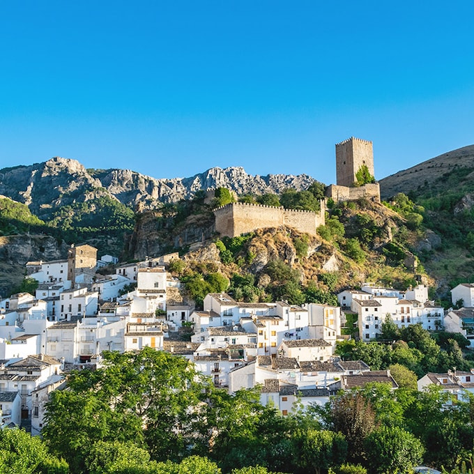 Los pueblos más bonitos de Jaén tienen castillo y un mar de olivos alrededor