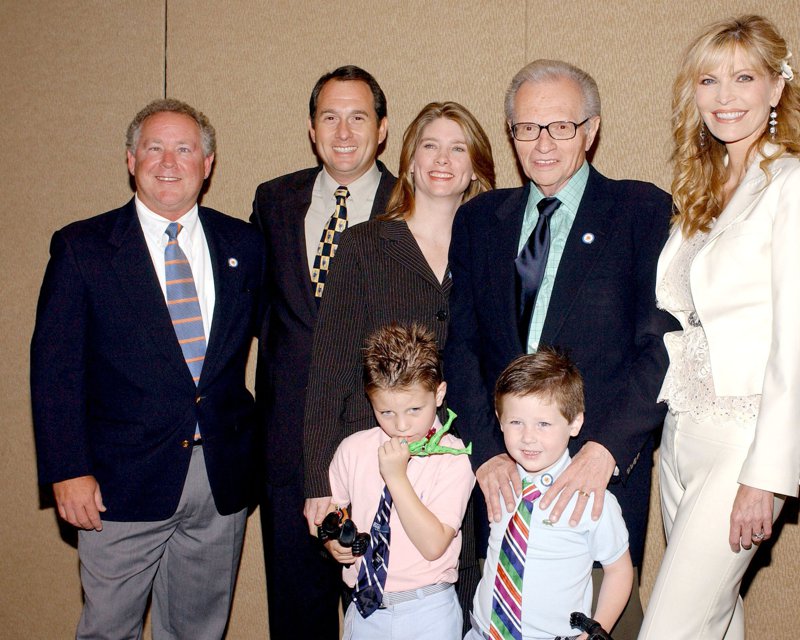 Larry King poses with all his children Chance, Cannon, Chaia, Andy, Larry Jr. and his wife Shawn