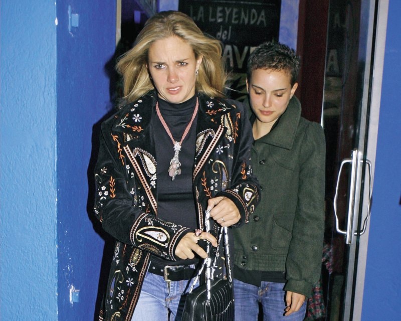 Genoveva, celebrando su cumpleaños en Madrid, junto a Natalie Portman, en 2005
