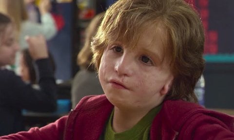Niño con Síndrome de Treacher Collins en película 'Wonder' (2017).