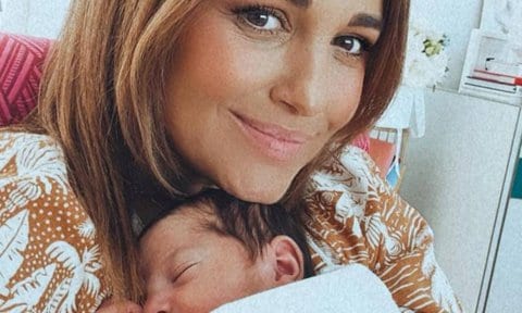 Paula Echevarría con su bebé Miguel. Lactancia Materna.