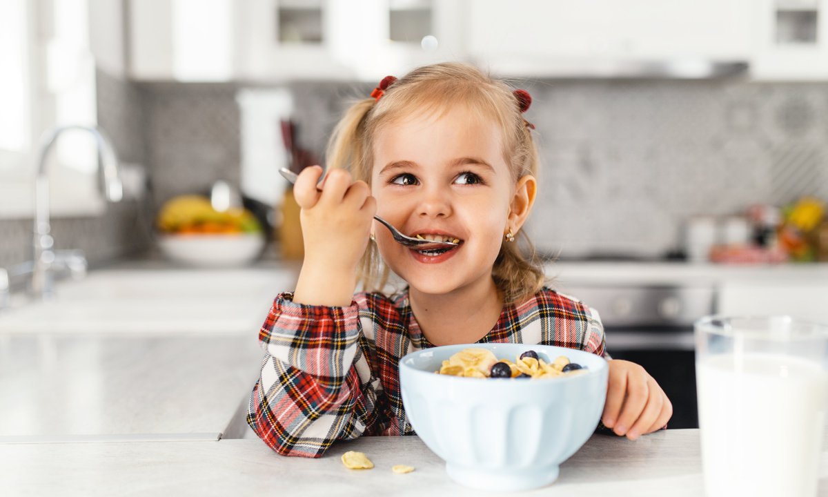 Desayuno saludable de los niños en etapa escolar