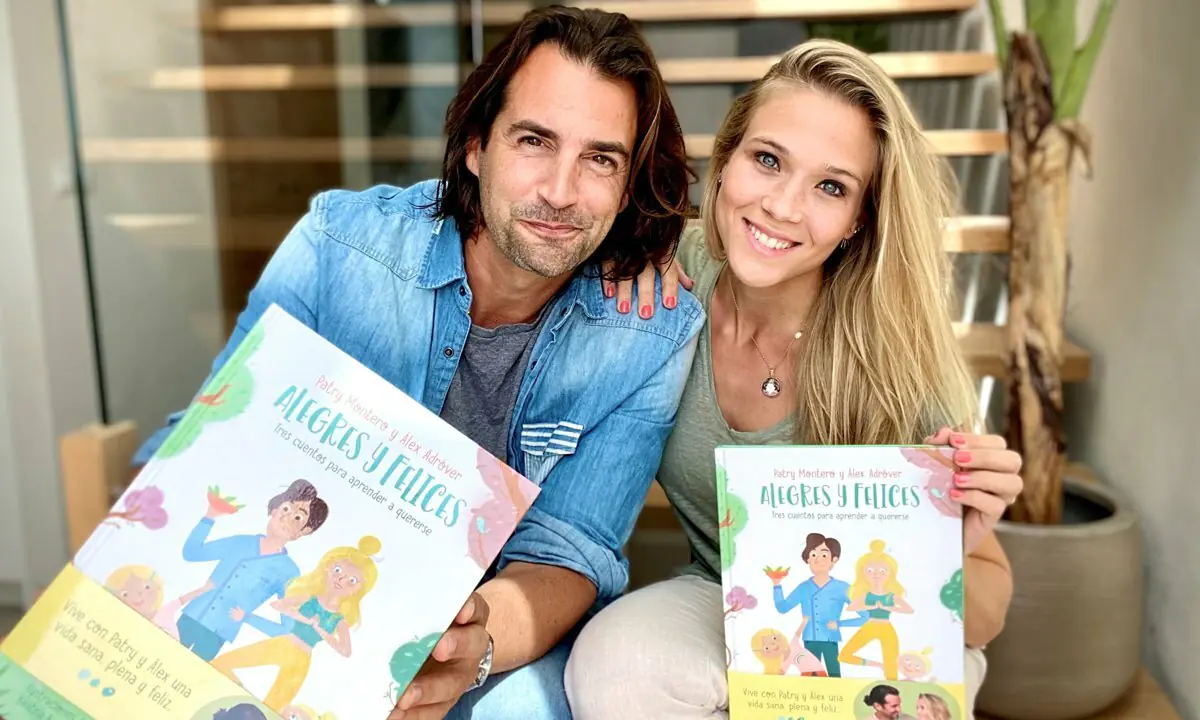 Patricia Montero e il marito Álex Adrover con il loro libro per bambini Alegres y feliz / Foto: HOLA