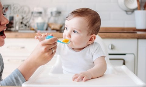 Alimentación bebés, alimentos prohibidos hasta cumplir 1 año.