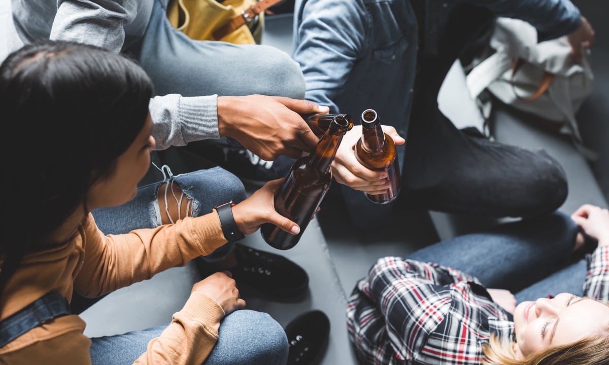 Factores que predisponen a los adolescentes al uso excesivo del alcohol.