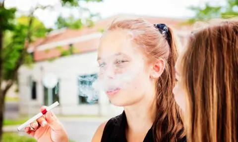 Los adolescentes se inician en la tabaco a través del vapeo