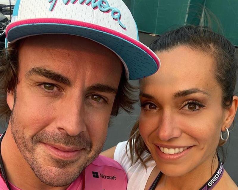 Fernando Alonso con su novia