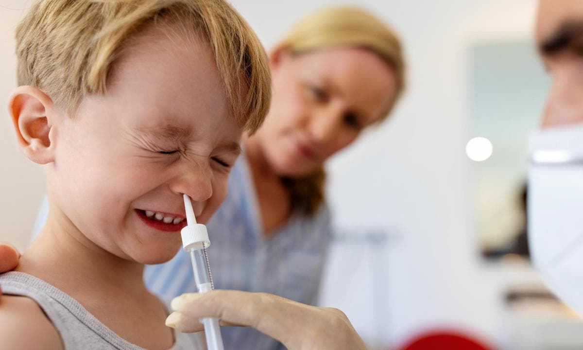 Vacuna intranasal gripe en niños.