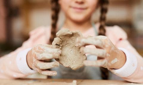 Beneficios de que los niños trabajen con cerámica.
