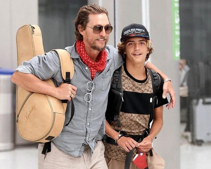 Matthew McConaughey y su hijo HOLA4109
