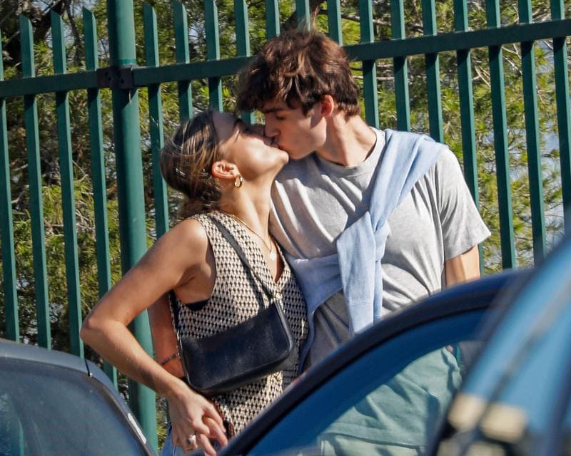 Pablo Urdangarin dando un beso a Johanna Zott