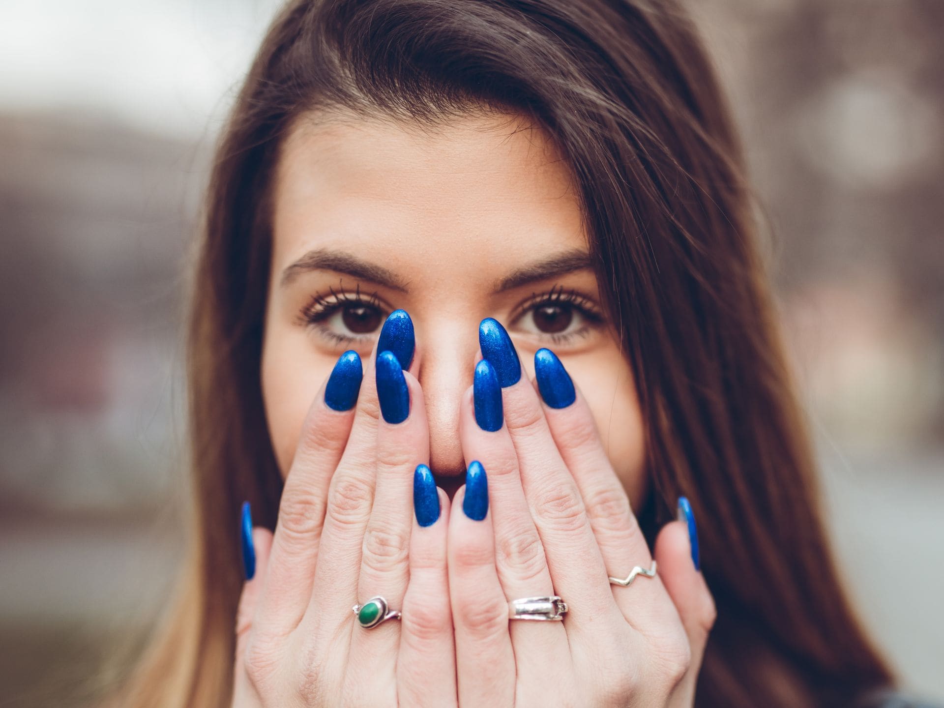 Preppy Navy & White Nails That Shine