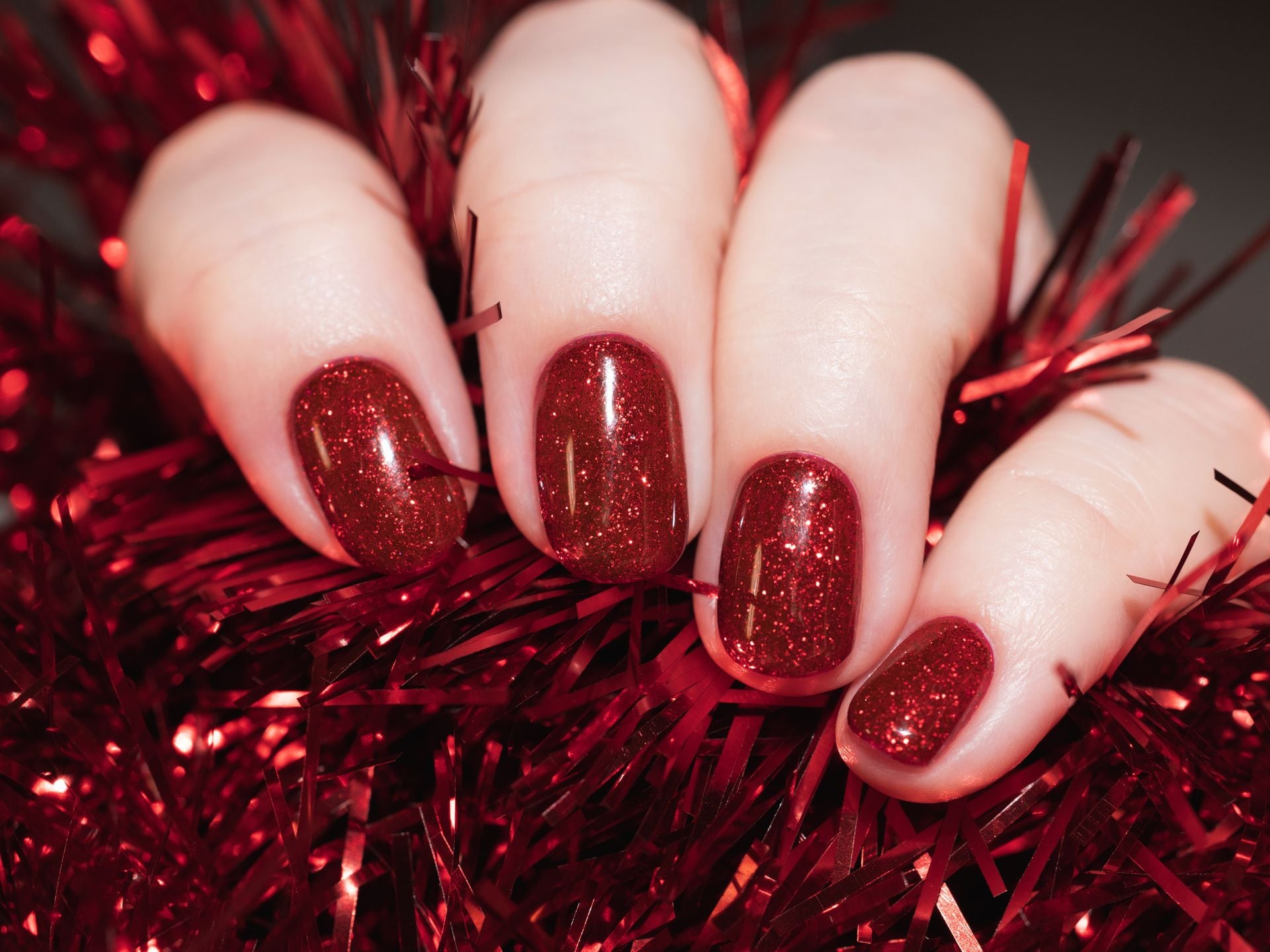 Gold Foil Nails Take Center Stage in 2025