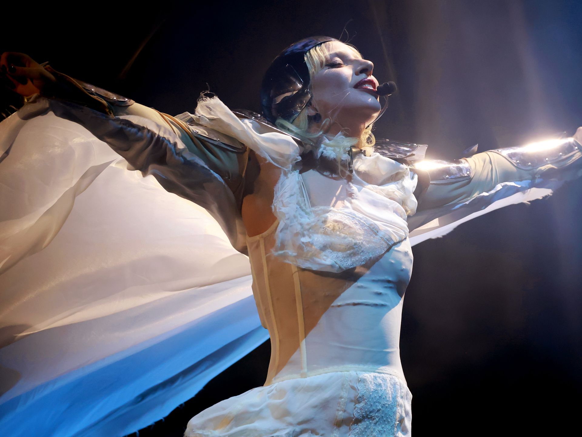 GaGa ページ Luxe Spiral Chandelier - Nickel/Clear