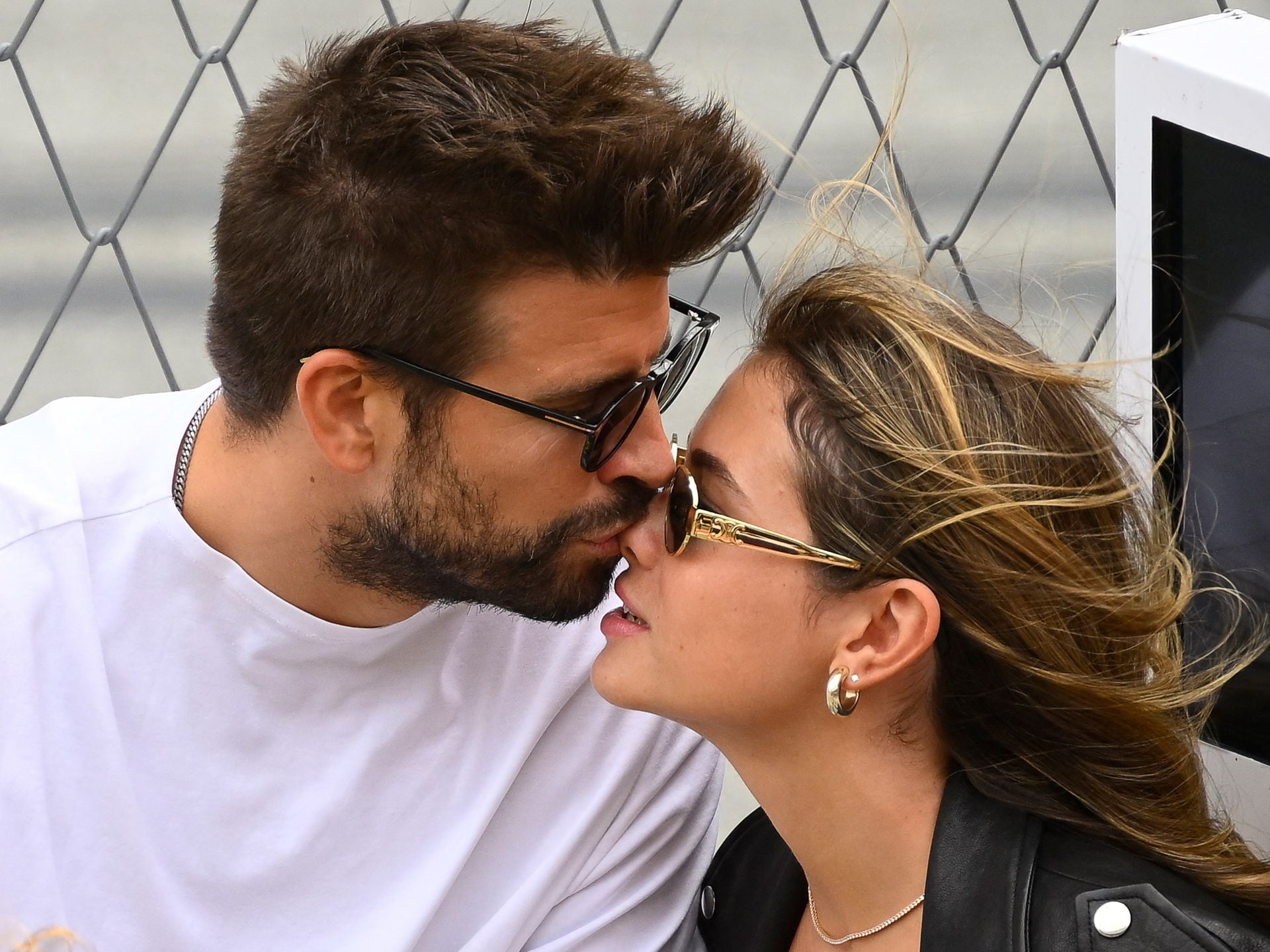 Gerard Piqué shares a photo with Clara Chía amid Shakira's 'Soltera' success