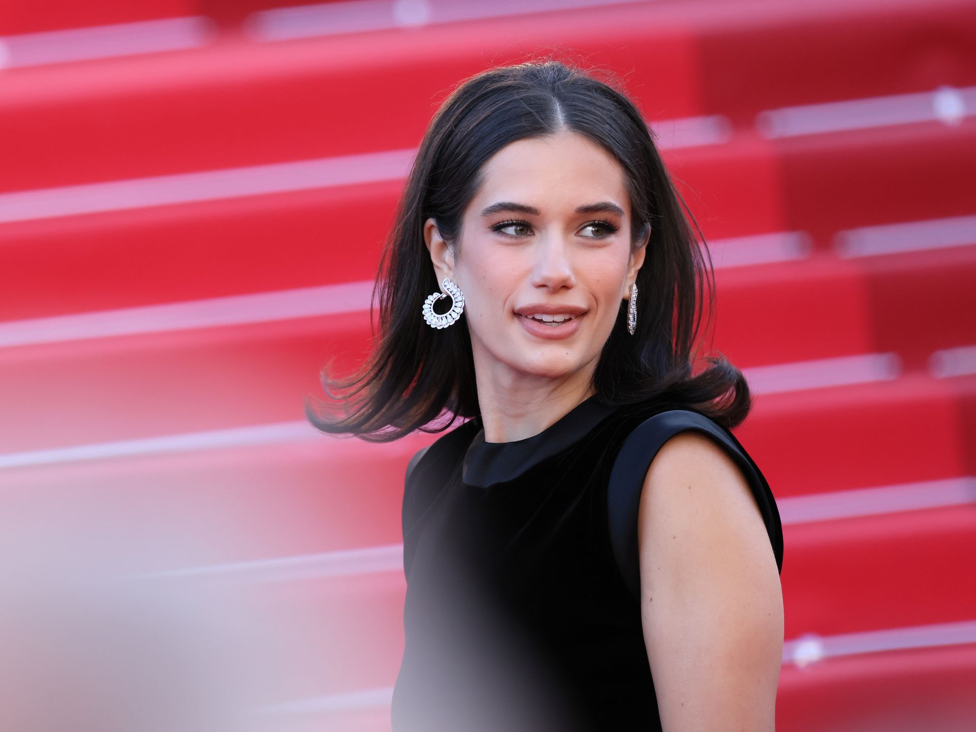 John Travolta's Daughter Ella Bleu Revives the Classic '60s Blowout at  Cannes