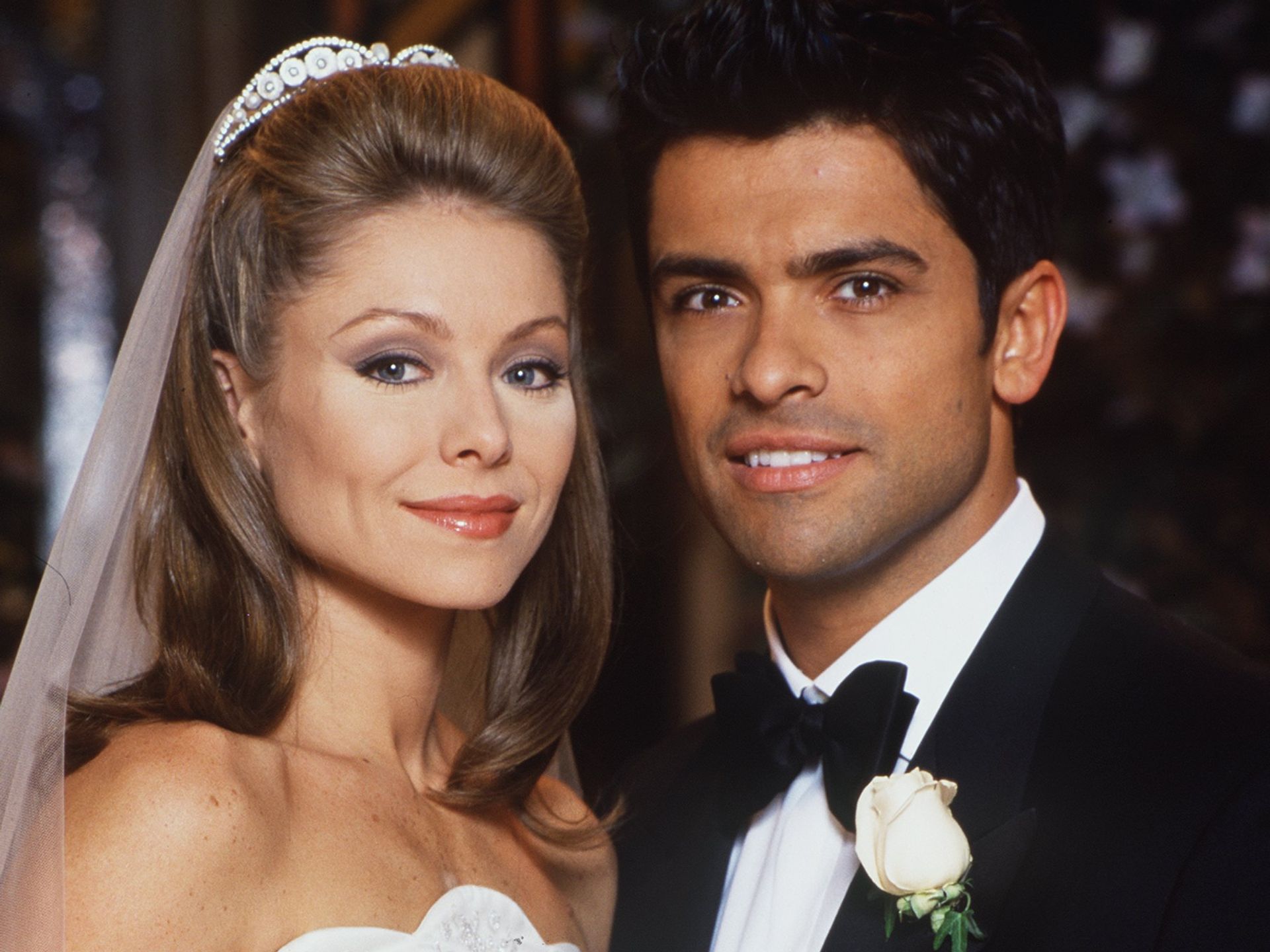 Mark Consuelos praises Kelly Ripa after almost three decades together: 'Happy  anniversary sexy'