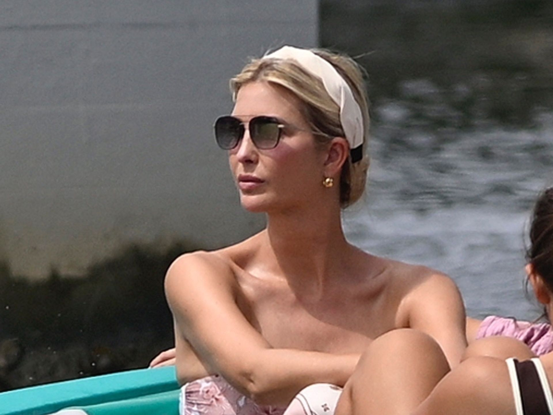 ワンピース IVANKA TRUMP Ivanka Trump stuns in a pastel one-piece for sunny Miami yacht outing