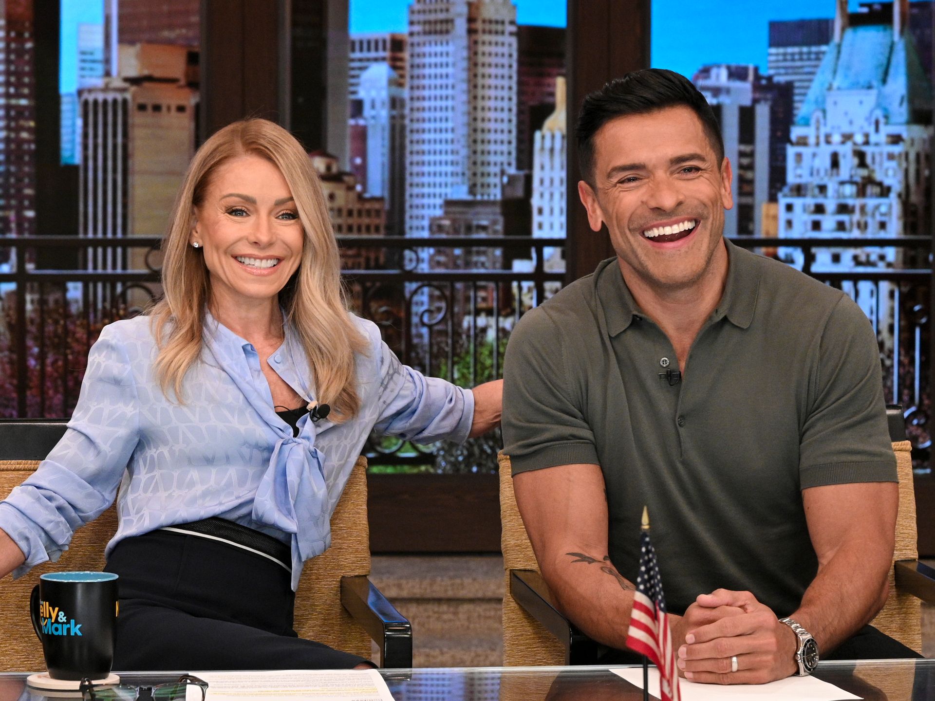 Kelly Ripa reveals that Mark Consuelos took their son to Hooters