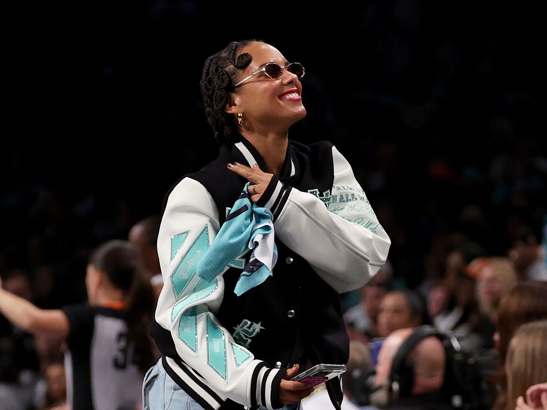 Alicia Keys surprises New York Liberty team with epic locker room