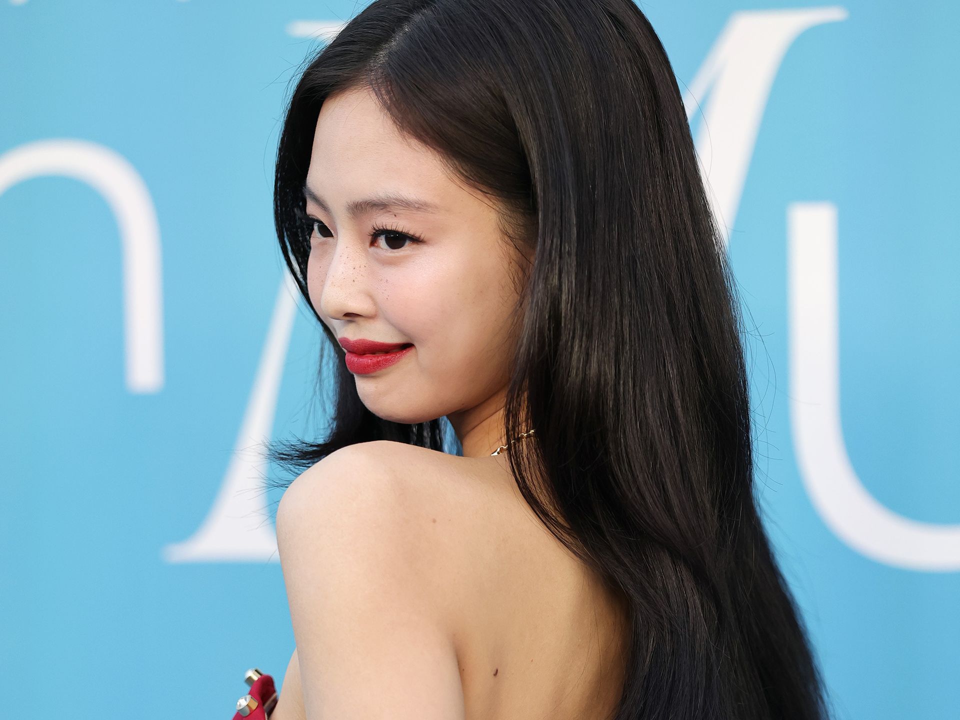 Blackpink's Jennie turns heads in denim micro shorts and leather