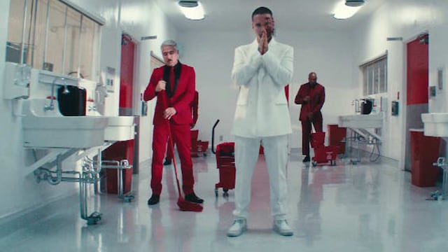 J Balvin, Rojo
