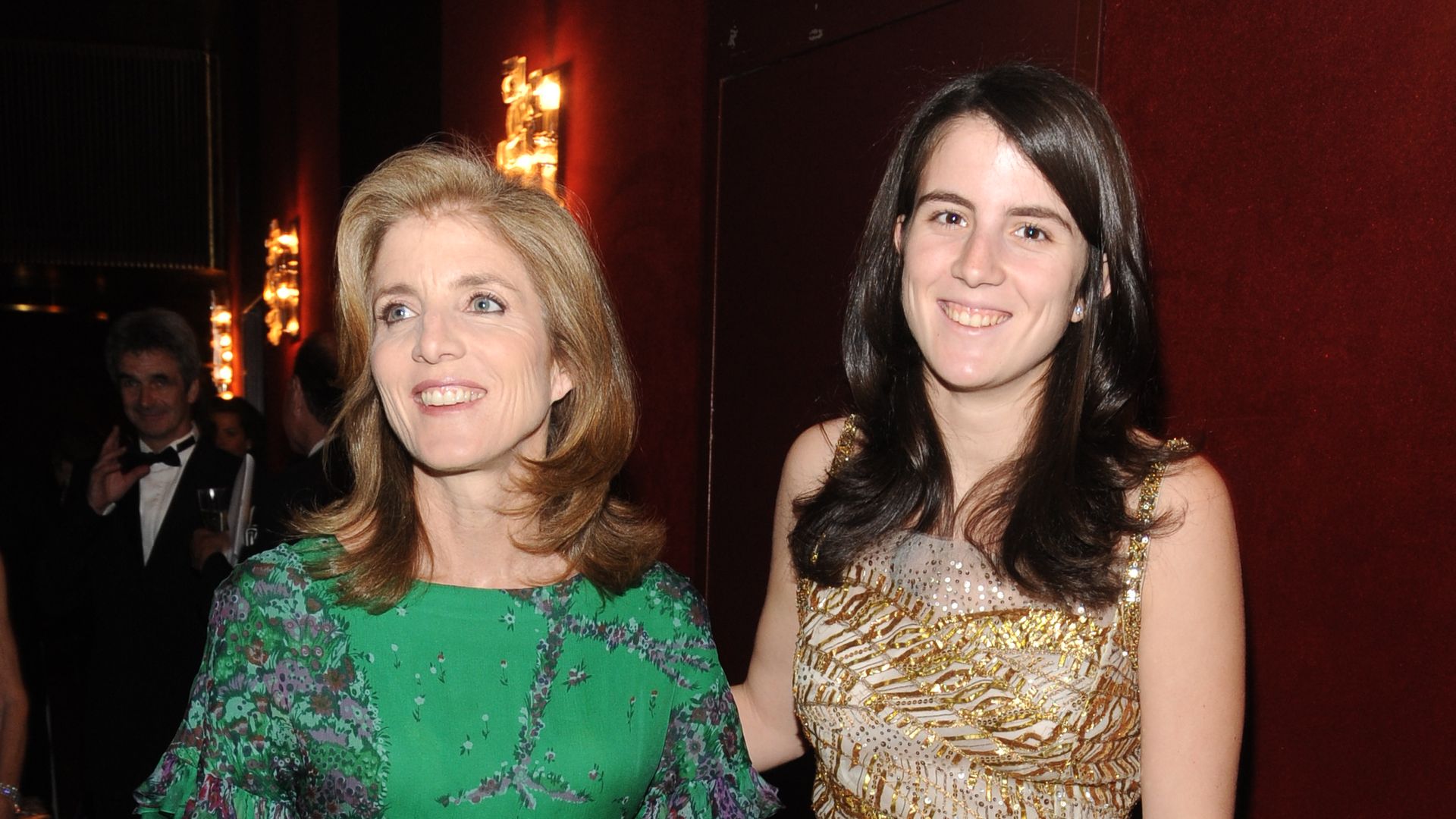 https://www.hola.com/us/horizon/landscape/007cbbaa5f4e-caroline-kennedy-and-tatiana-schlossberg-attend-american-ballet-theatres-annual.jpg?im=Resize=(1200)