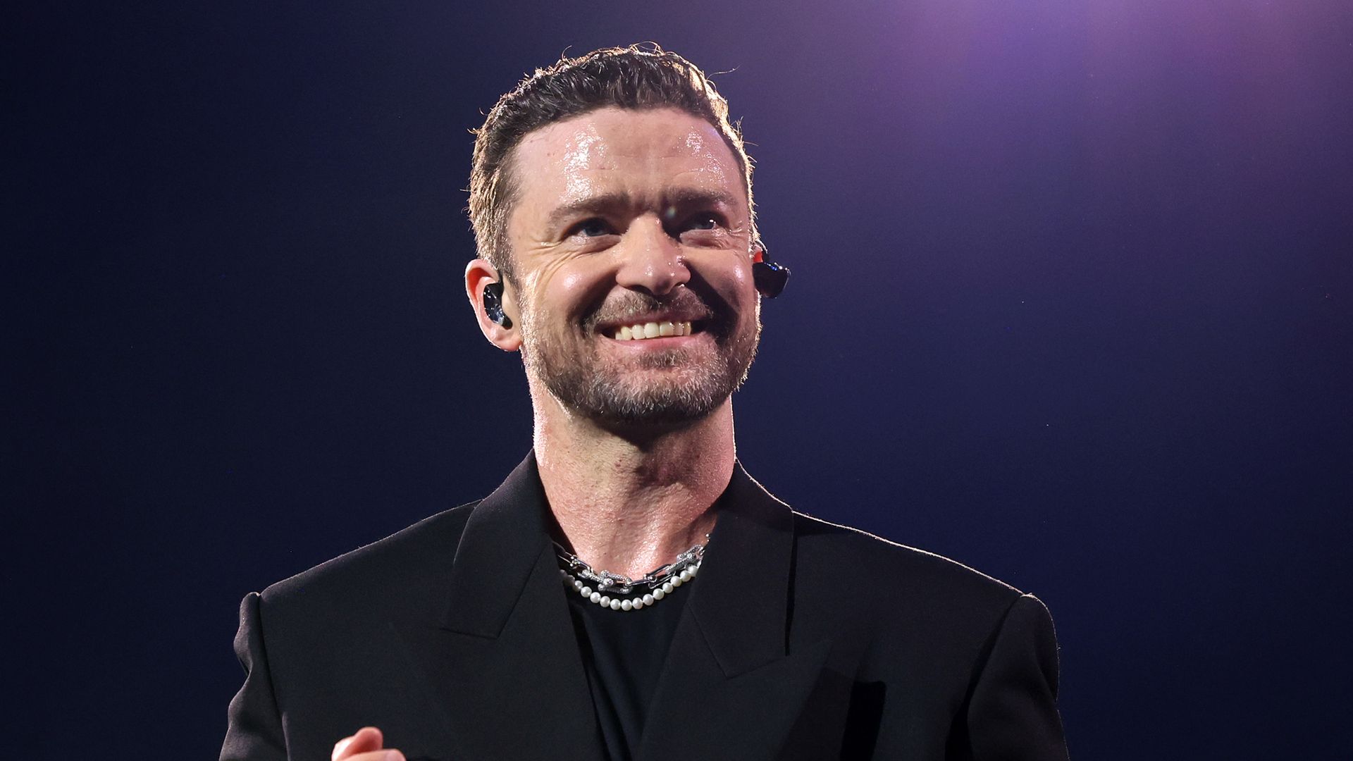 Justin Timberlake postpones his show after mystery "injury"