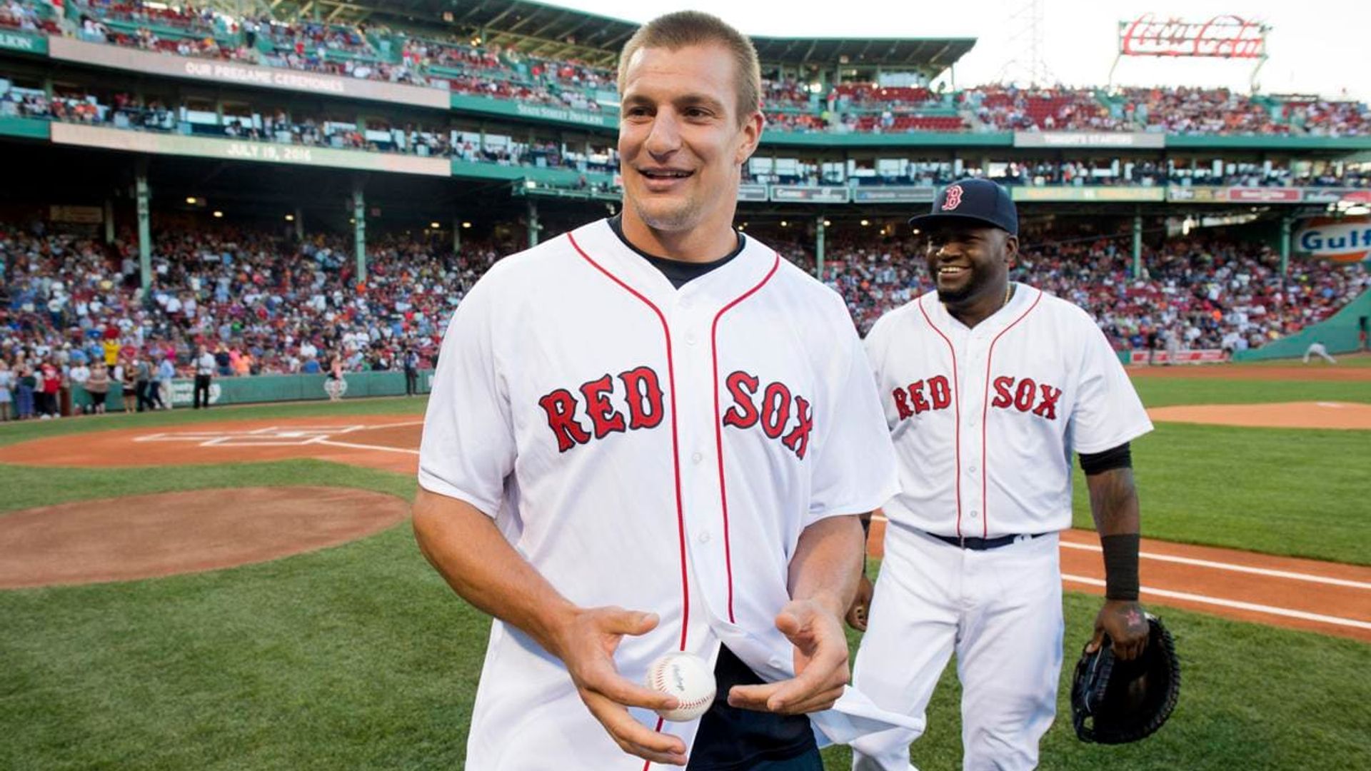 David Ortiz unearths a memory of him and Rob Gronkowski singing a bachata about iced coffee