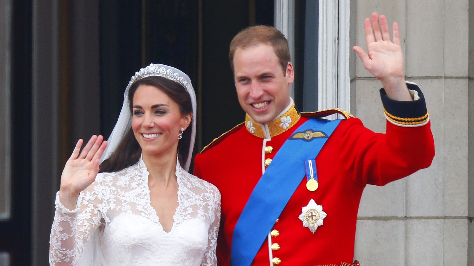 https://www.hola.com/us/horizon/landscape/02b5aa482650-prince-william-and-his-wife-kate-middleton-who-has-been-given-the-title-of-the-d.jpg?im=Resize=(1200)