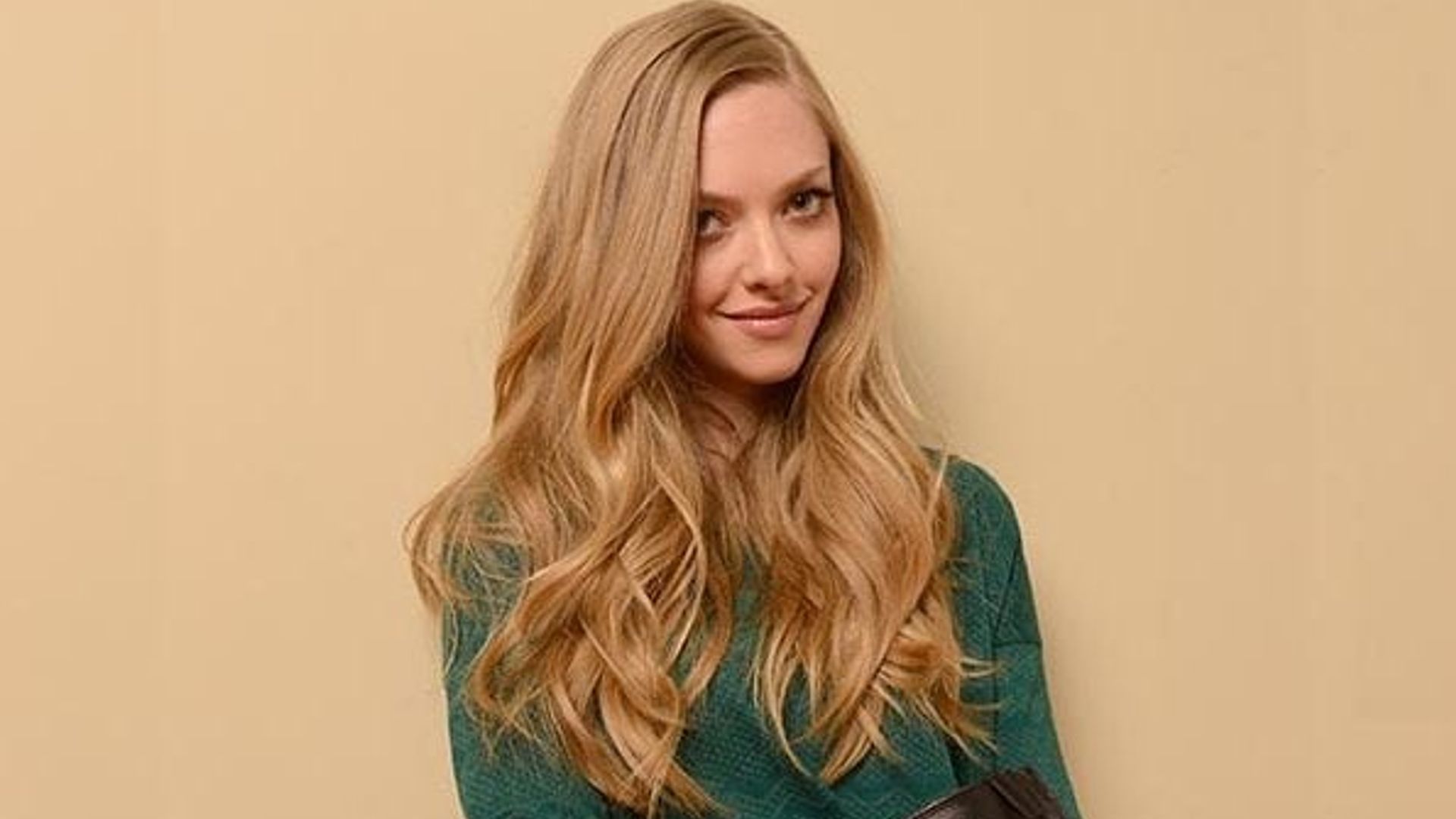 Amanda Seyfried debuts new bob, donates hair to charity