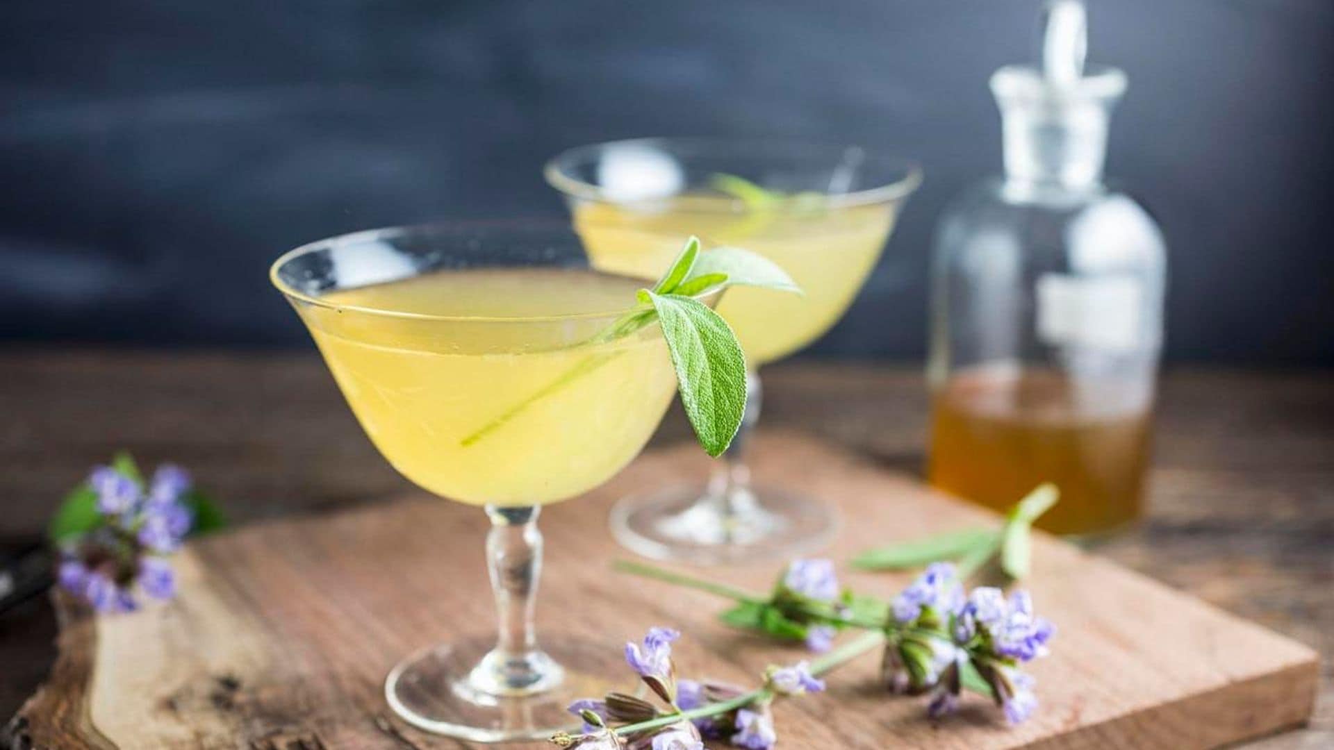 Friendsgiving cocktails recipes to make your holiday toasts memorable