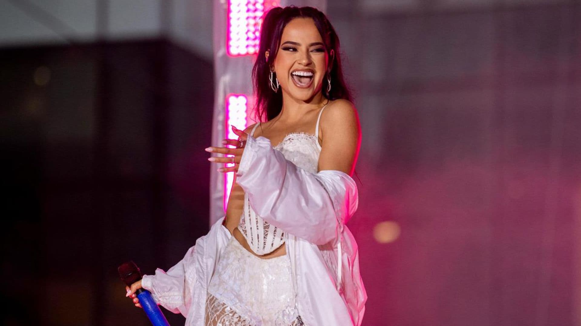 Becky G unveils the cover of her upcoming album, ‘Esquinas’