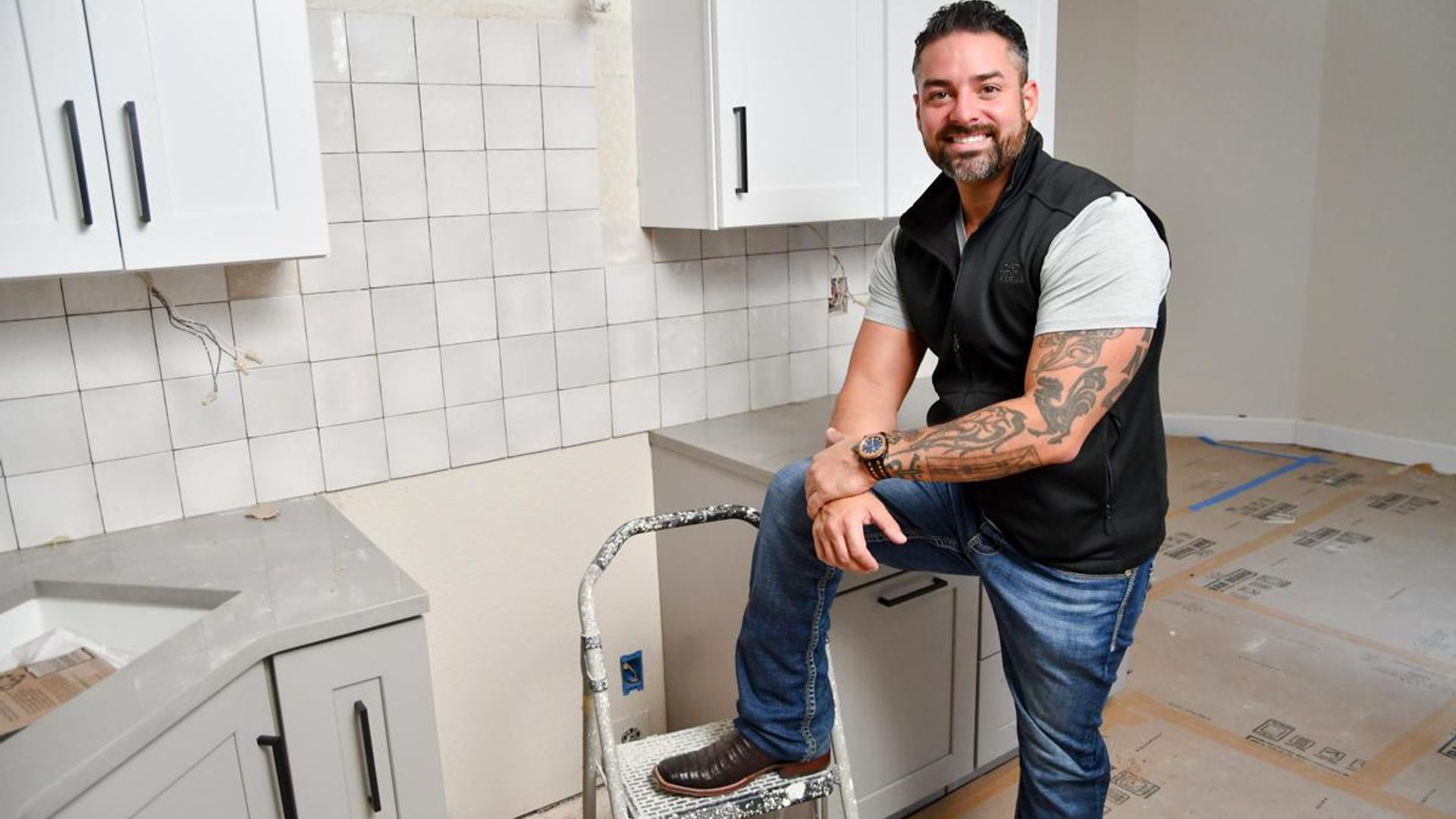 Puerto Rican builder Rico León stars in HGTV’s ‘Rico To The Rescue’