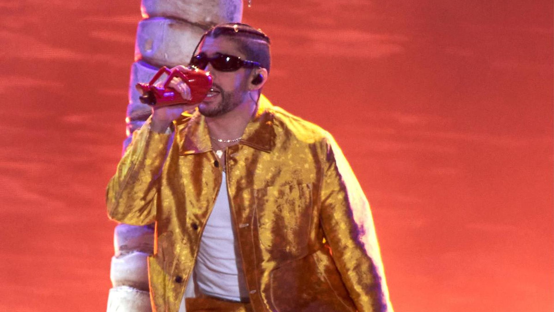 Bad Bunny honors Juan Gabriel during his concert in Mexico City