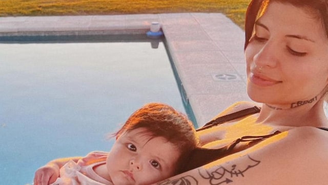 Cazzu con su hija Inti