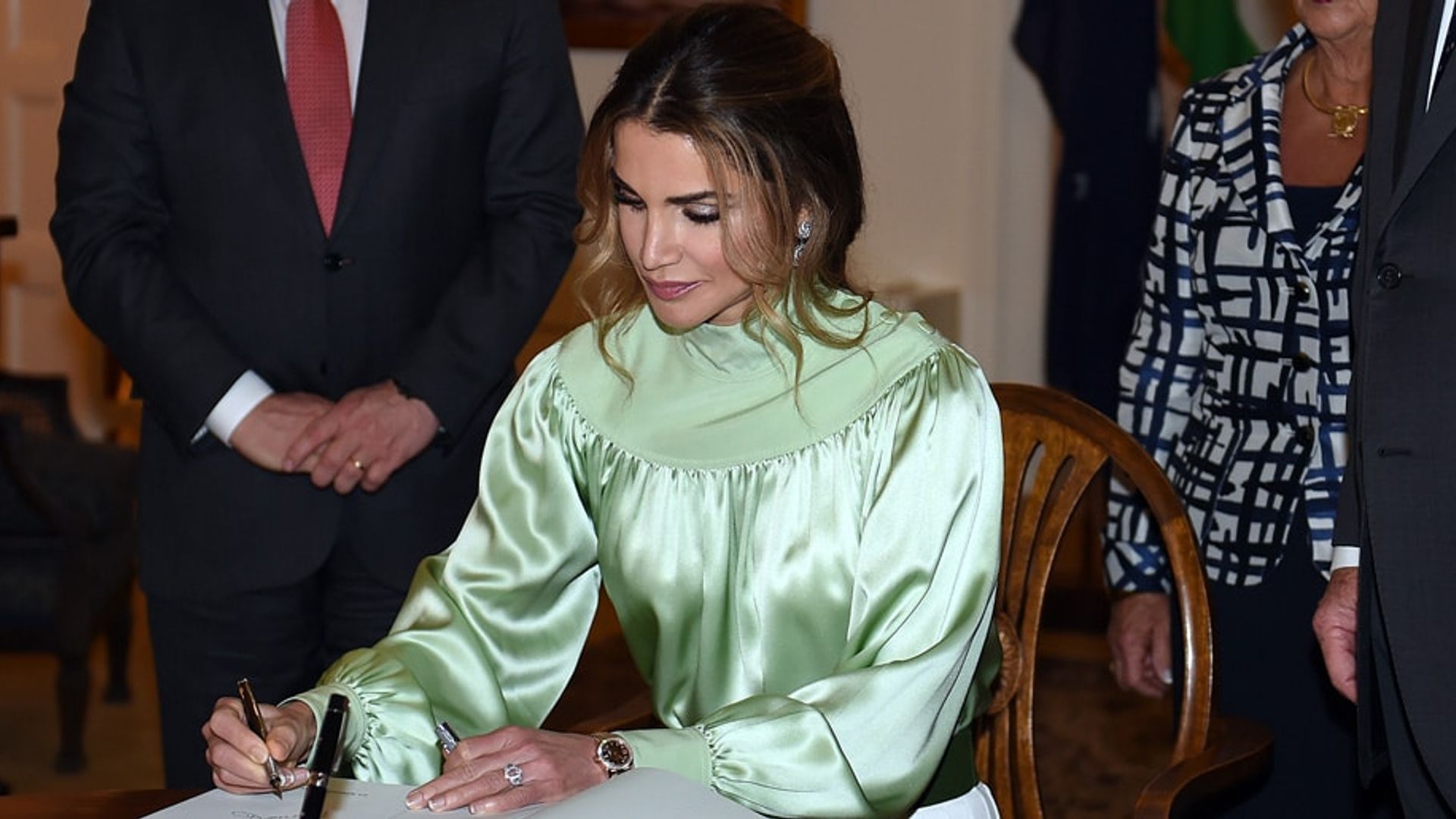Queen Rania makes a case for this bold color combo at her latest public engagement