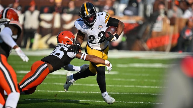 Pittsburgh Steelers v Cleveland Browns