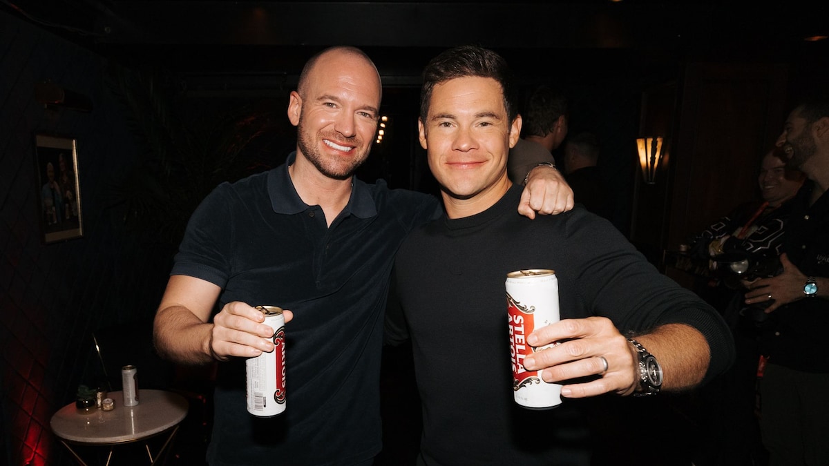 https://www.hola.com/us/horizon/landscape/0a66f6218e14-stella-artois-hot-ones-live-092525-3256v2.jpg?im=Resize=(1200)