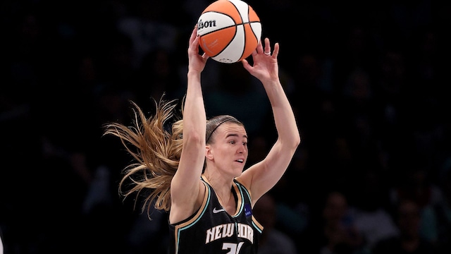  Sabrina Ionescu #20 of the New York Liberty passes in the first half against the Minnesota Lynx during Game Five of the WNBA Finals at Barclays Center on October 20, 2024 in the Brooklyn borough of New York City. The New York Liberty defeated the Minnesota Lynx 67-62 in overtime to win the championship. NOTE TO USER: User expressly acknowledges and agrees that, by downloading and or using this photograph, User is consenting to the terms and conditions of the Getty Images License Agreement. (Photo by Elsa/Getty Images)