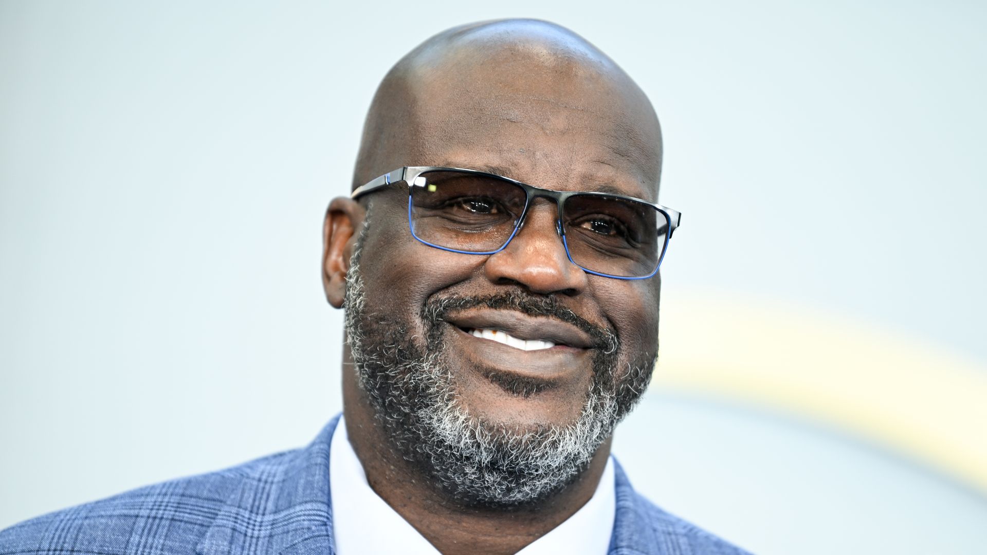 Shaq celebrates fourth degree with chaotic graduation speech…