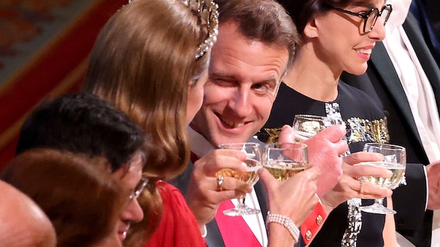 President Emmanuel Macron winks at Princess Catherine of Wales during a toast at the State Banquet at Windsor Castle on July 08, 2025 in Windsor, England. 