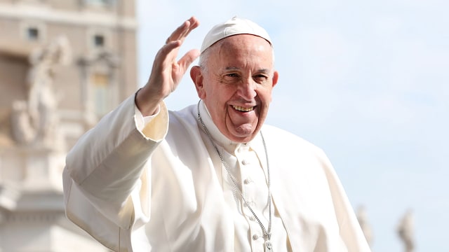 Pope Francis greets faithful the weekly audience in St. Peter's Square on April 26, 2017 in Vatican City, Vatican