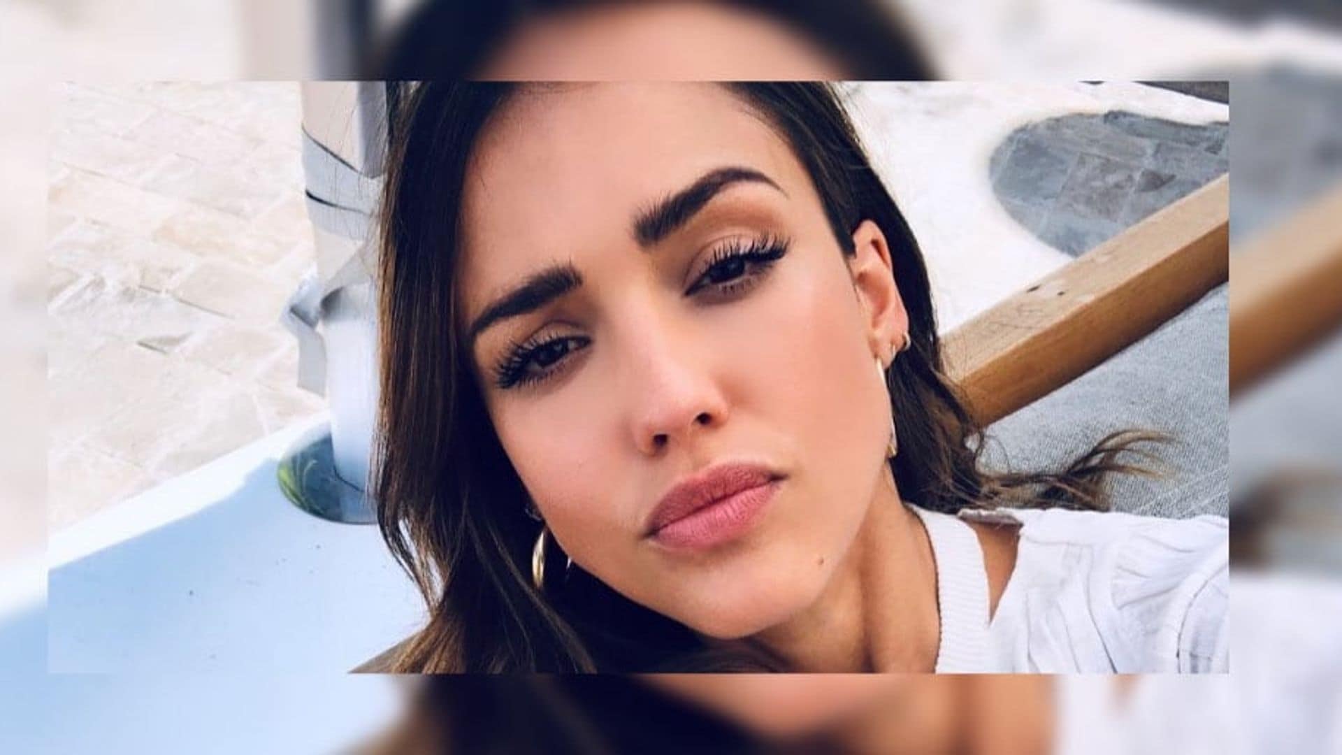 Jessica Alba shaves ten years off her face with this massaging beauty roller