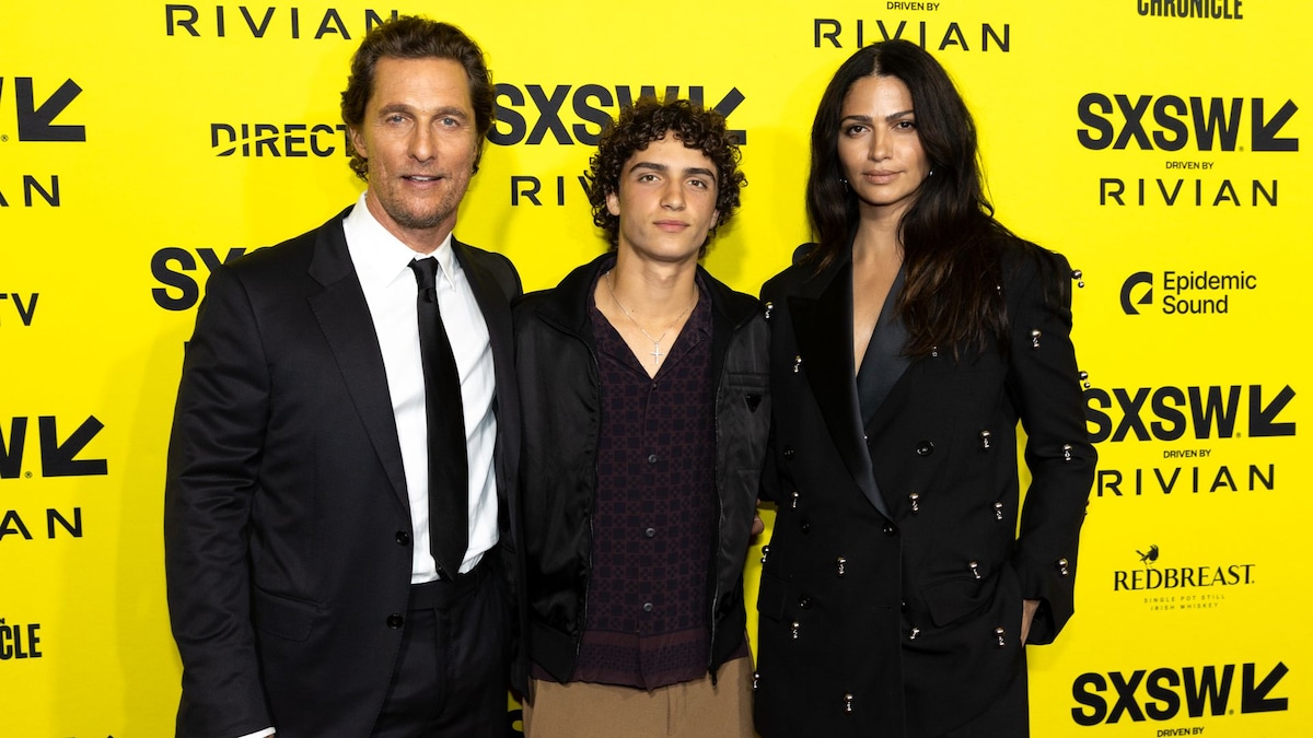 https://www.hola.com/us/horizon/landscape/0e14a811650b-matthew-mcconaughey-levi-mcconaughey-camila-alves-mcconaughey-at-the-rivals-of-a.jpg?im=Resize=(1200)
